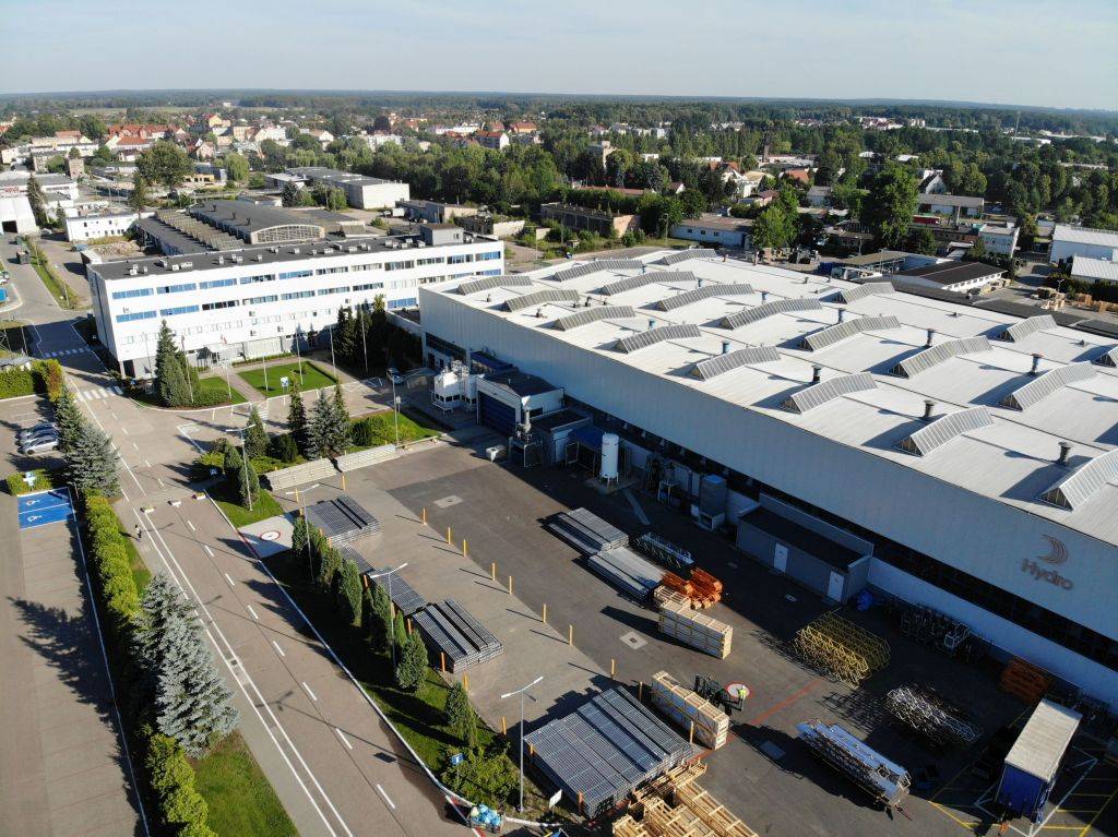 Czas eko-rewolucyjnych zmian! Hydro buduje w Polsce park solarny, który zasili nową prasę do wyciskania aluminium zdj. 1